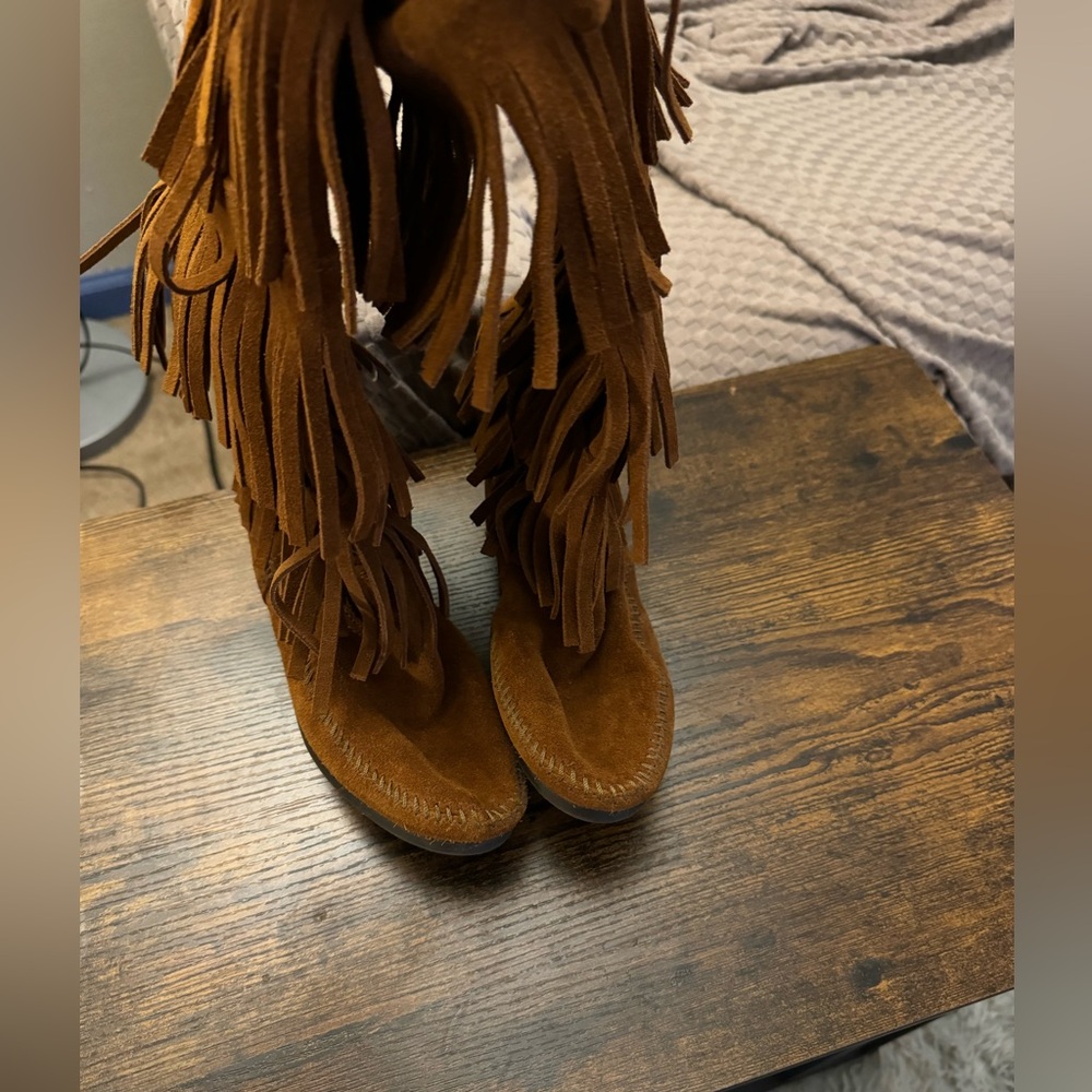 Auth Minnetonka boots